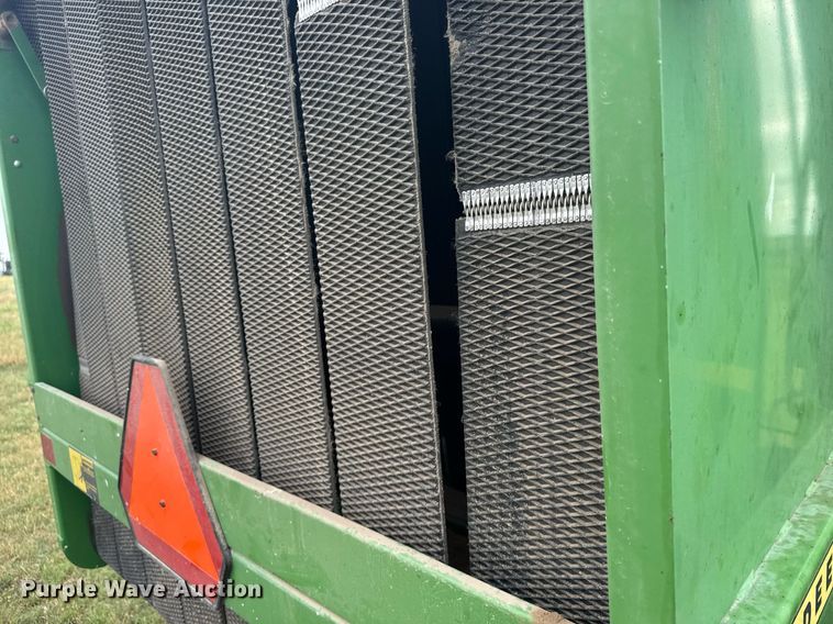 image for item EG6611 John Deere 530 round baler