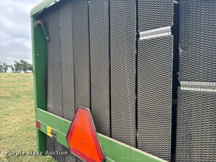image for item EG6611 John Deere 530 round baler
