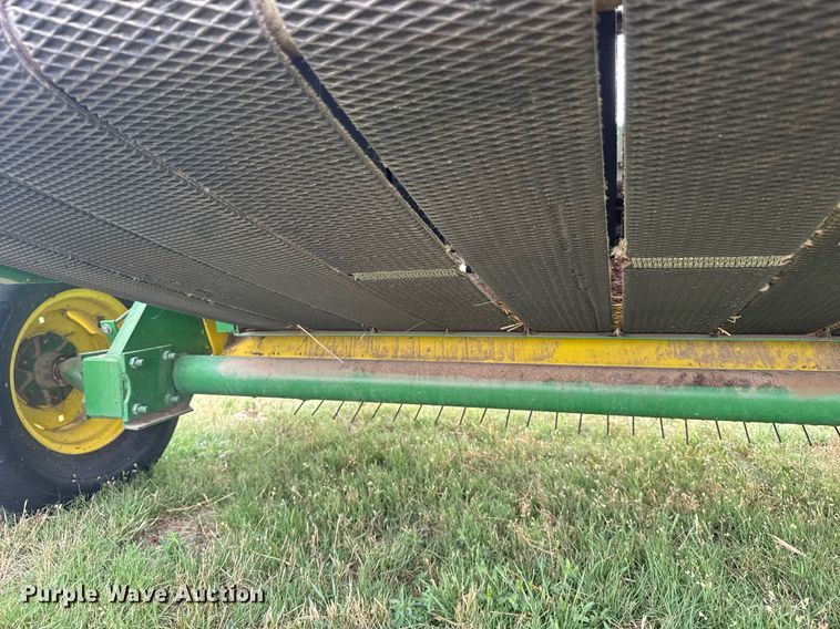 image for item EG6611 John Deere 530 round baler