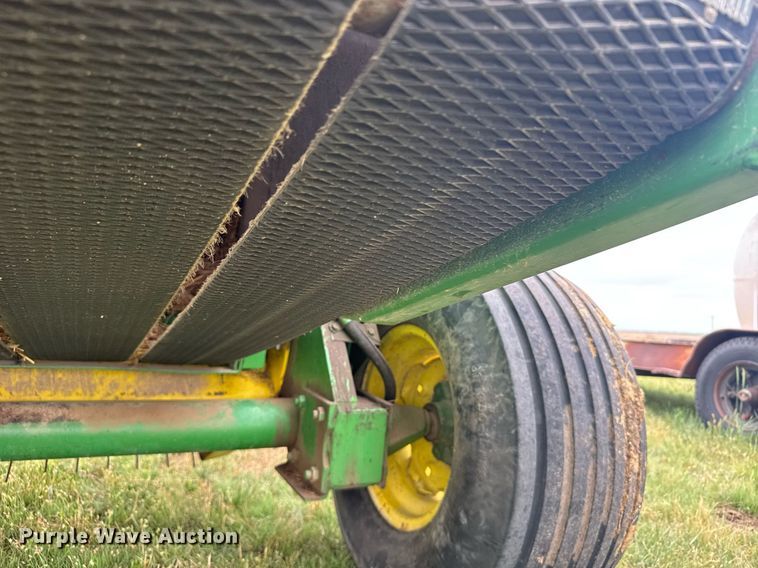 image for item EG6611 John Deere 530 round baler