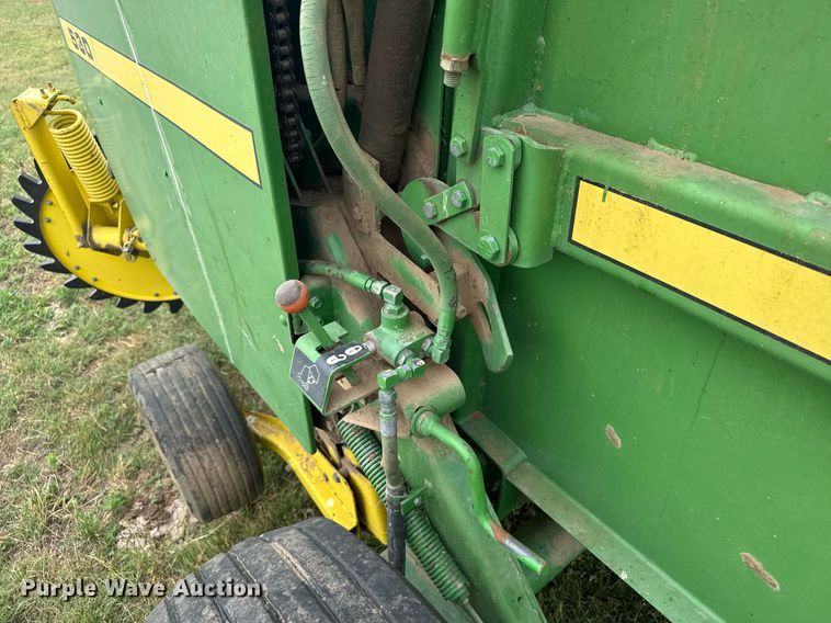 image for item EG6611 John Deere 530 round baler