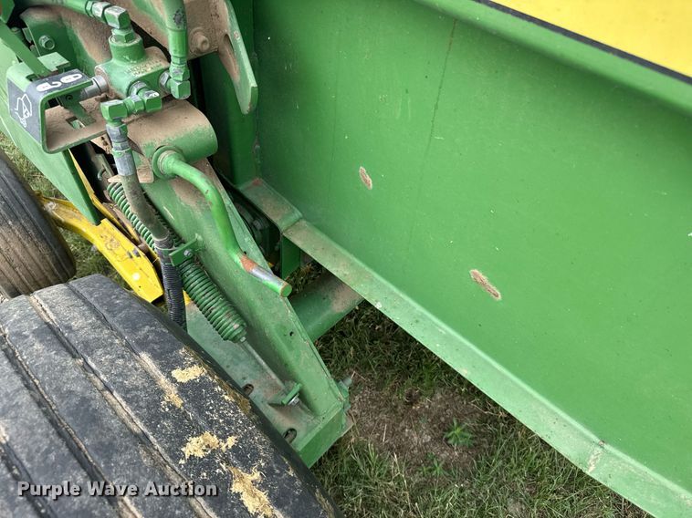 image for item EG6611 John Deere 530 round baler