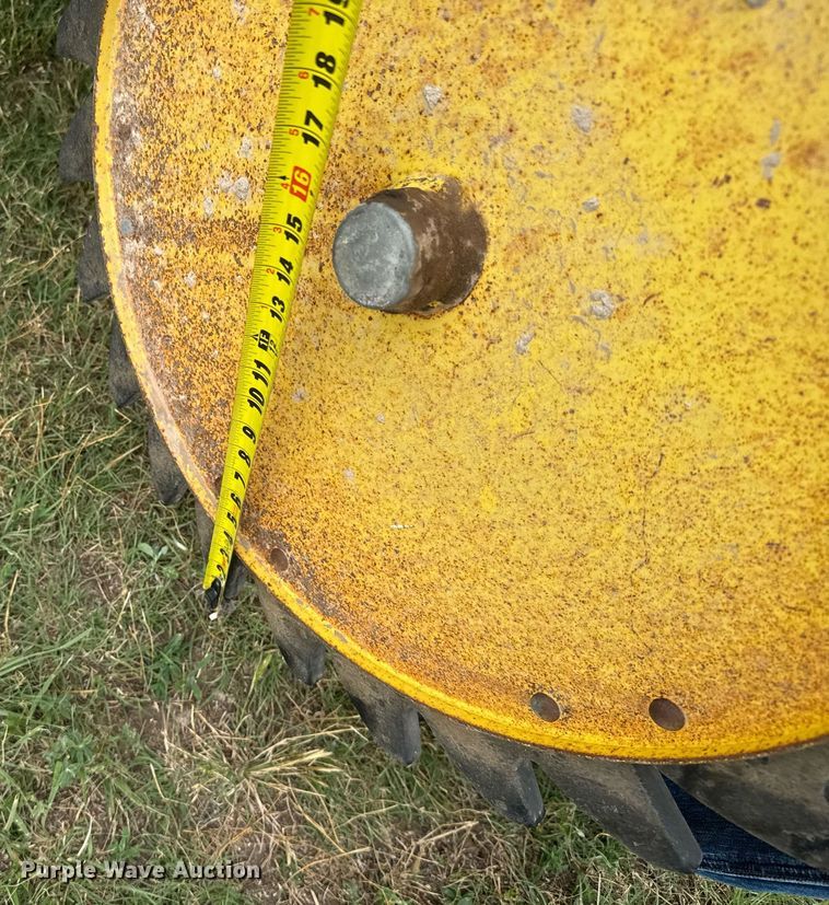 image for item EG6611 John Deere 530 round baler