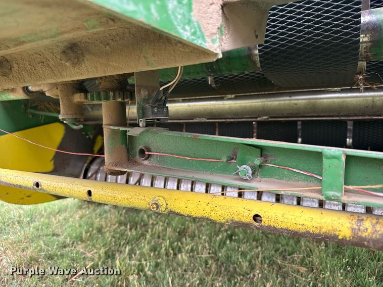 image for item EG6611 John Deere 530 round baler