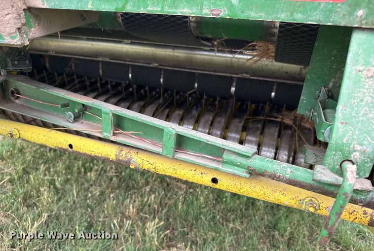 image for item EG6611 John Deere 530 round baler