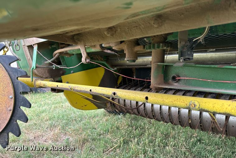 image for item EG6611 John Deere 530 round baler