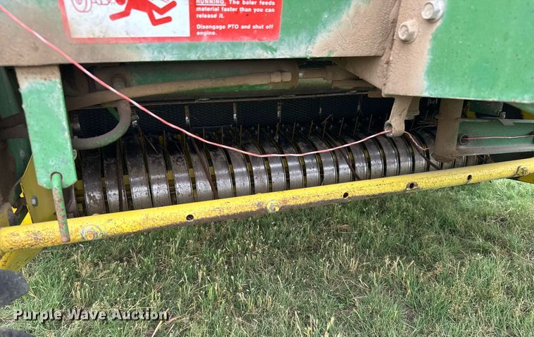 image for item EG6611 John Deere 530 round baler