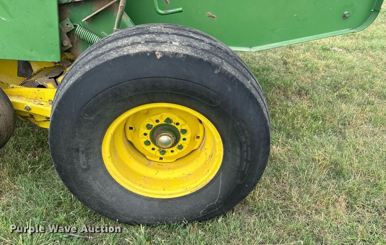 image for item EG6611 John Deere 530 round baler