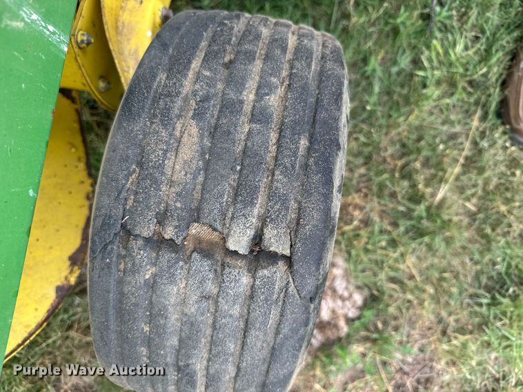 image for item EG6611 John Deere 530 round baler