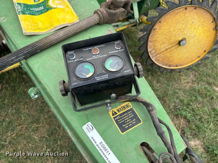 image for item EG6611 John Deere 530 round baler