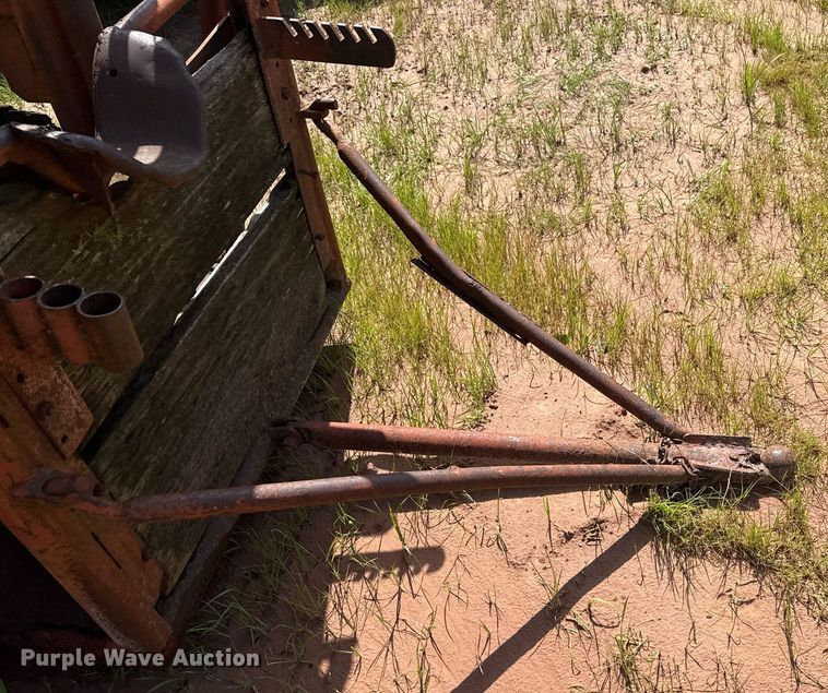 image for item EG8117 Squeeze chute