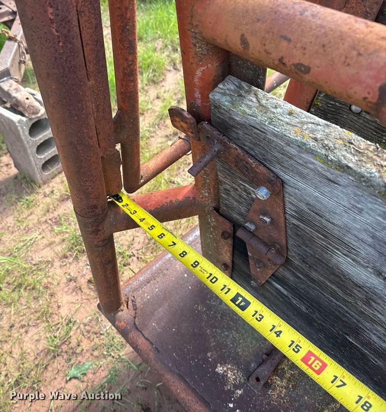 image for item EG8117 Squeeze chute