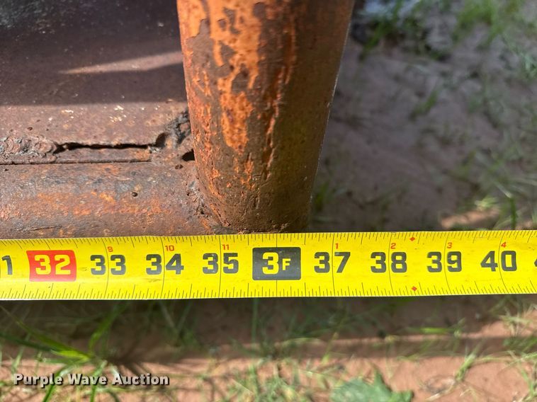 image for item EG8117 Squeeze chute