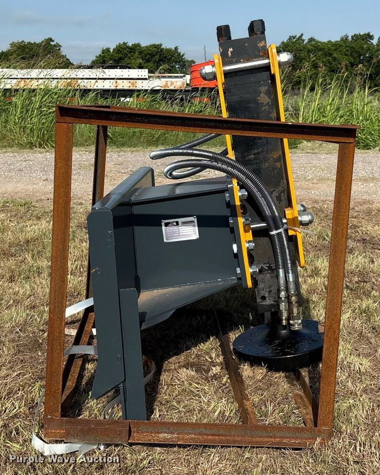 image for item EL2115 Handy HPD680 skid steer post driver