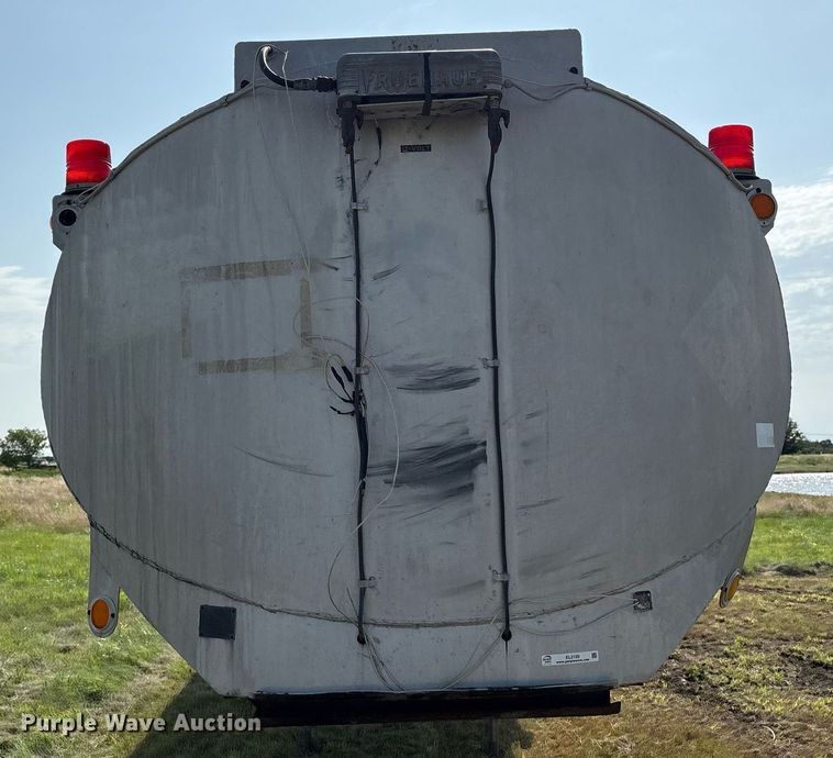 image for item EL2120 1963 Fruehauf F2 tank trailer