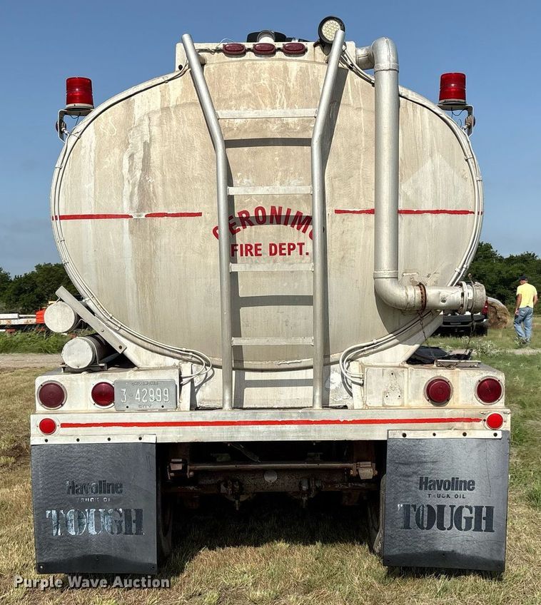 image for item EL2120 1963 Fruehauf F2 tank trailer
