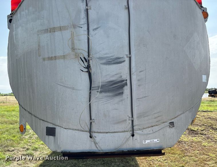 image for item EL2120 1963 Fruehauf F2 tank trailer