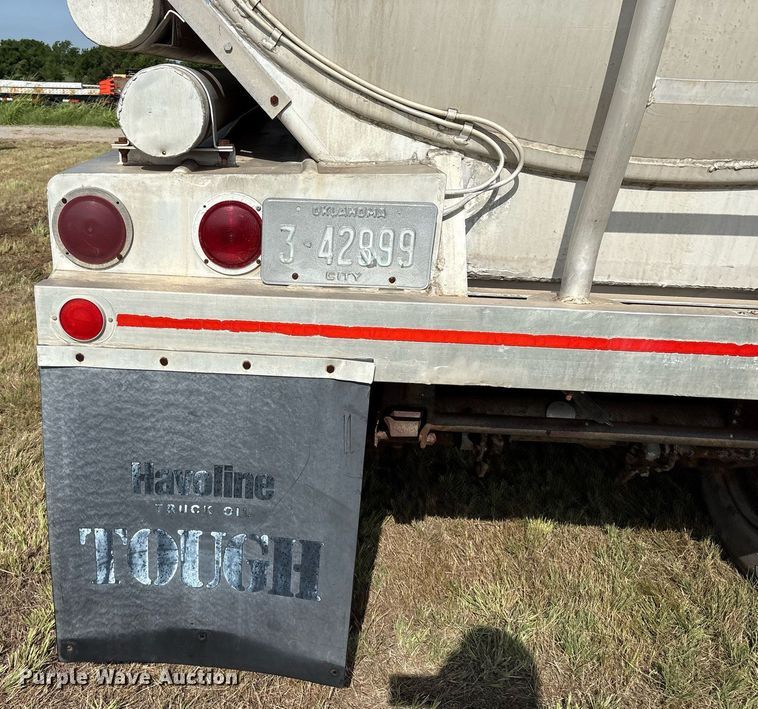 image for item EL2120 1963 Fruehauf F2 tank trailer