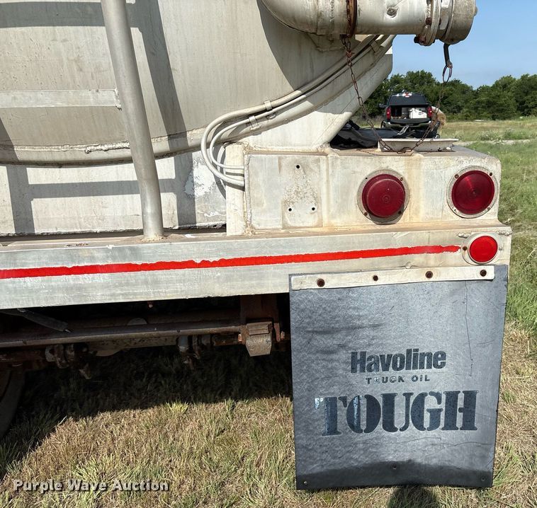 image for item EL2120 1963 Fruehauf F2 tank trailer