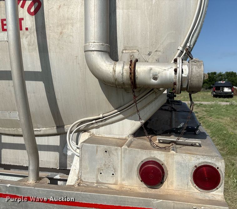 image for item EL2120 1963 Fruehauf F2 tank trailer