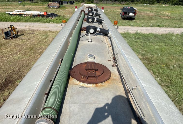 image for item EL2120 1963 Fruehauf F2 tank trailer