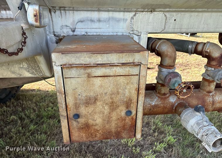 image for item EL2120 1963 Fruehauf F2 tank trailer