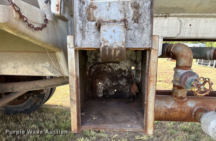 image for item EL2120 1963 Fruehauf F2 tank trailer