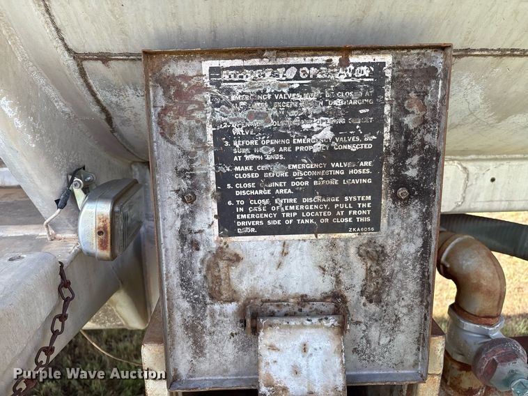 image for item EL2120 1963 Fruehauf F2 tank trailer