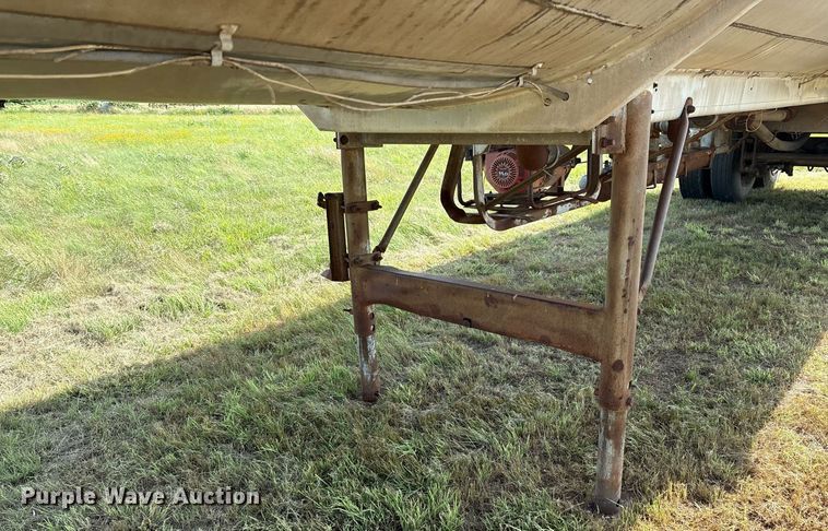 image for item EL2120 1963 Fruehauf F2 tank trailer