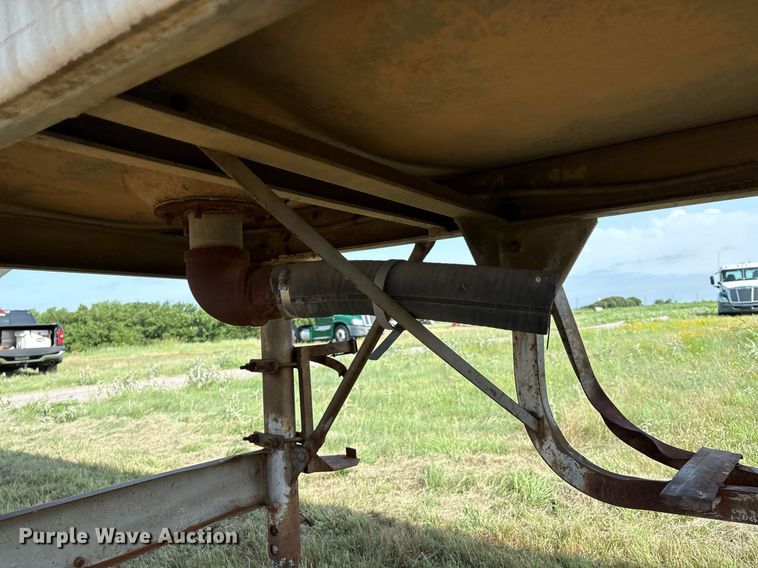 image for item EL2120 1963 Fruehauf F2 tank trailer