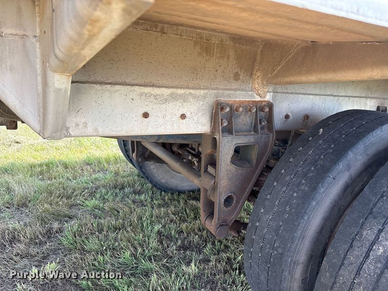 image for item EL2120 1963 Fruehauf F2 tank trailer