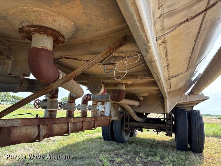 image for item EL2120 1963 Fruehauf F2 tank trailer