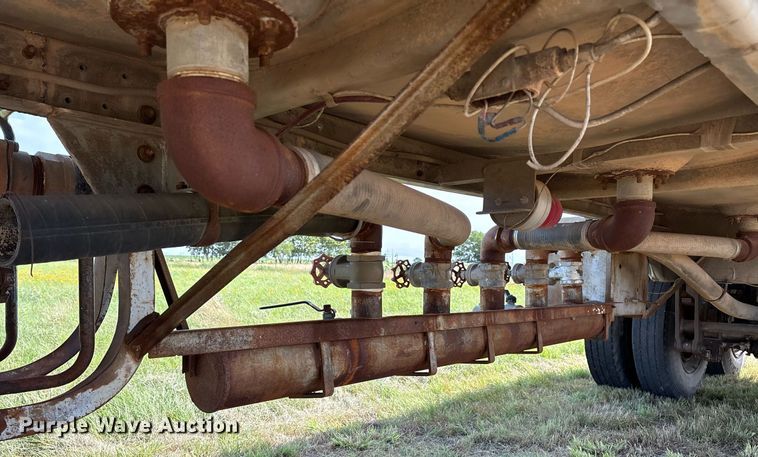 image for item EL2120 1963 Fruehauf F2 tank trailer