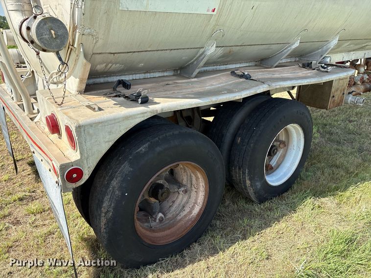 image for item EL2120 1963 Fruehauf F2 tank trailer