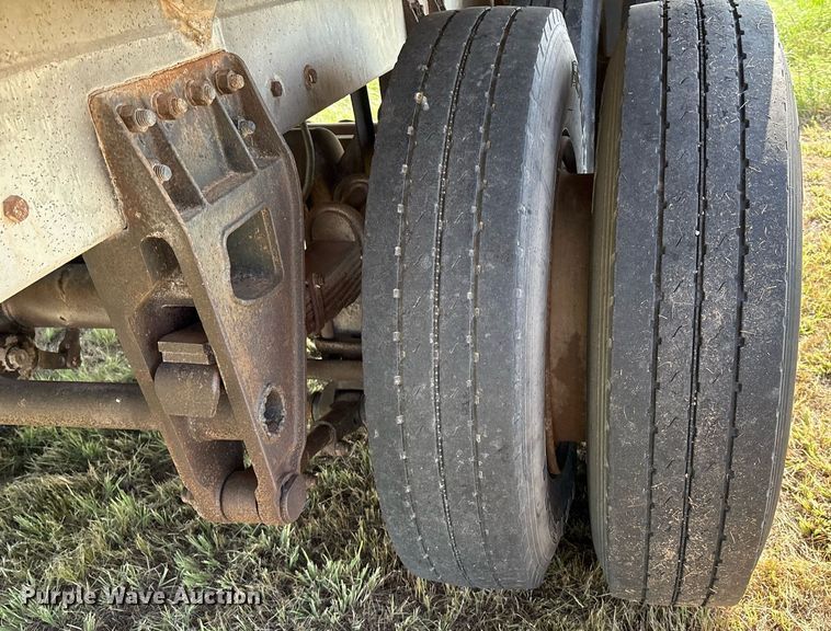 image for item EL2120 1963 Fruehauf F2 tank trailer