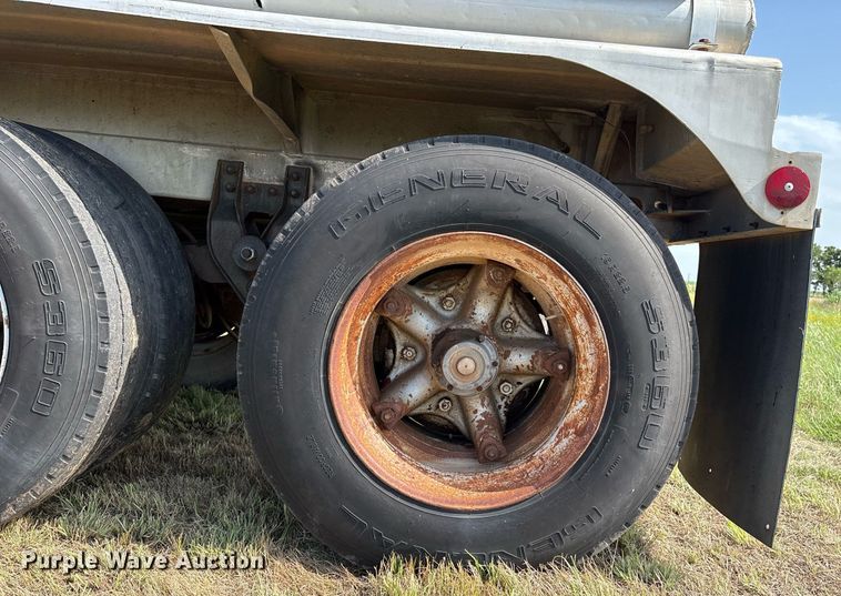 image for item EL2120 1963 Fruehauf F2 tank trailer