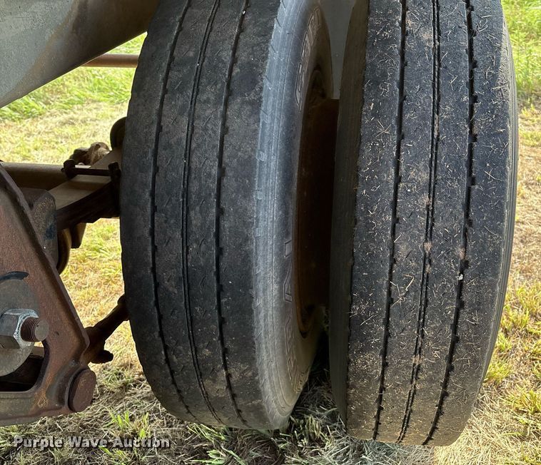 image for item EL2120 1963 Fruehauf F2 tank trailer