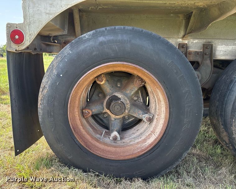 image for item EL2120 1963 Fruehauf F2 tank trailer