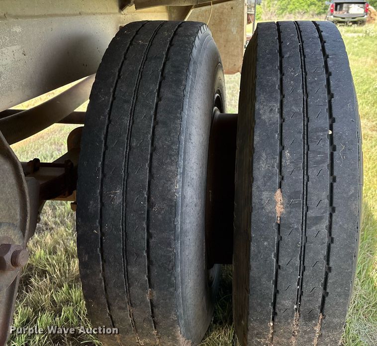 image for item EL2120 1963 Fruehauf F2 tank trailer