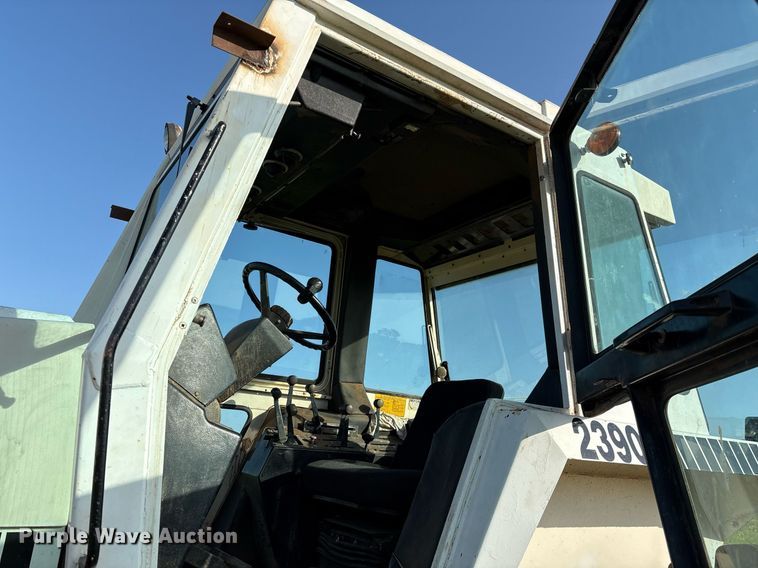 image for item EL2126 1982 Case 2390 tractor