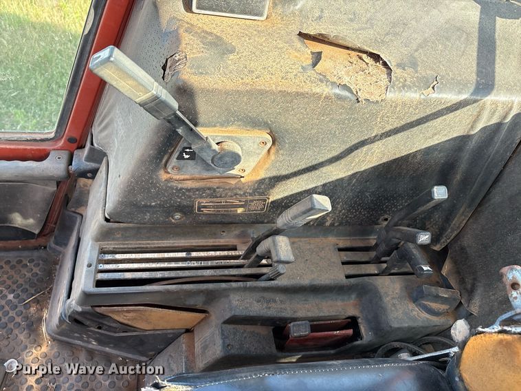 image for item EL2127 Hesston 1880DT tractor