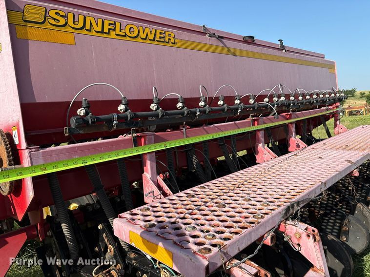 image for item EL2128 Sunflower 9421-25 grain drill