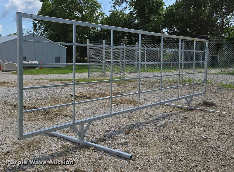 image for item EN3880 (10) galvanized livestock panels