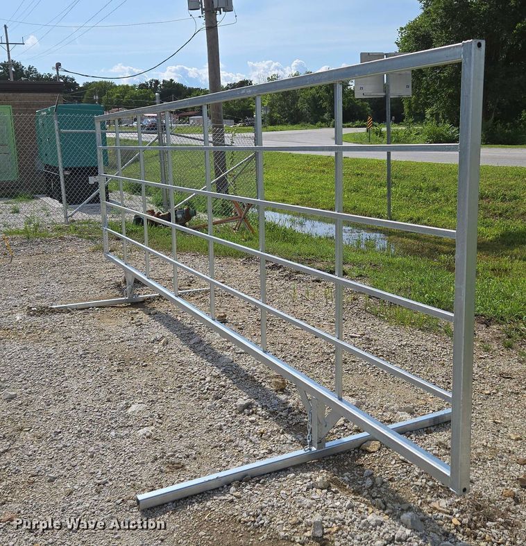 image for item EN3880 (10) galvanized livestock panels