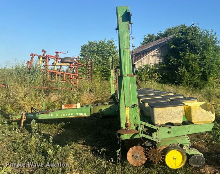 image for item EN4612 John Deere 7000 planter