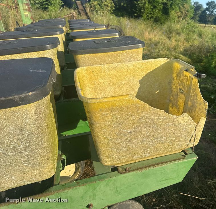 image for item EN4612 John Deere 7000 planter