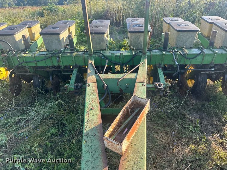image for item EN4612 John Deere 7000 planter