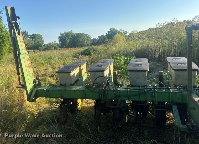image for item EN4612 John Deere 7000 planter