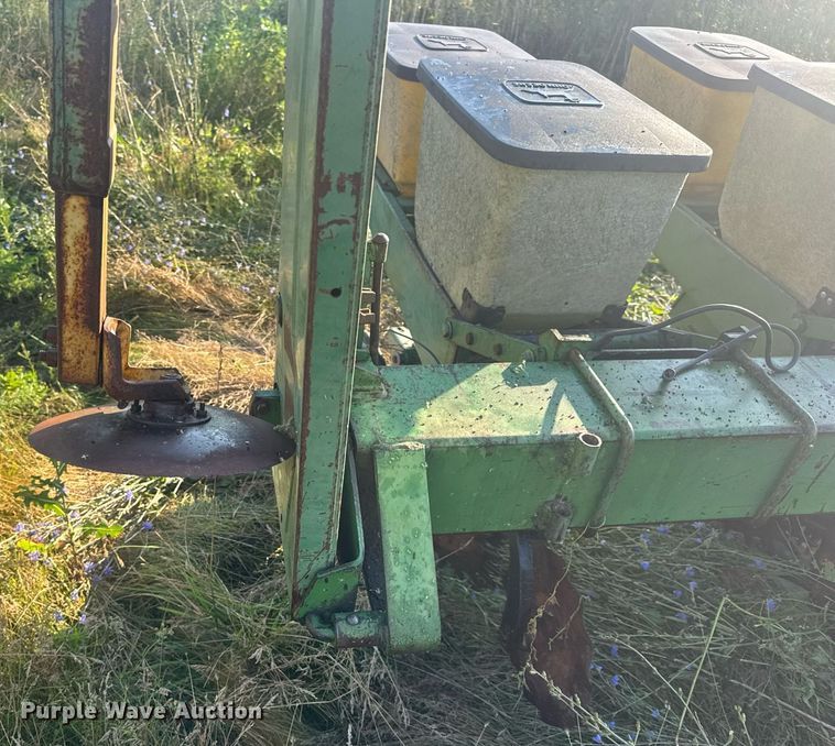 image for item EN4612 John Deere 7000 planter
