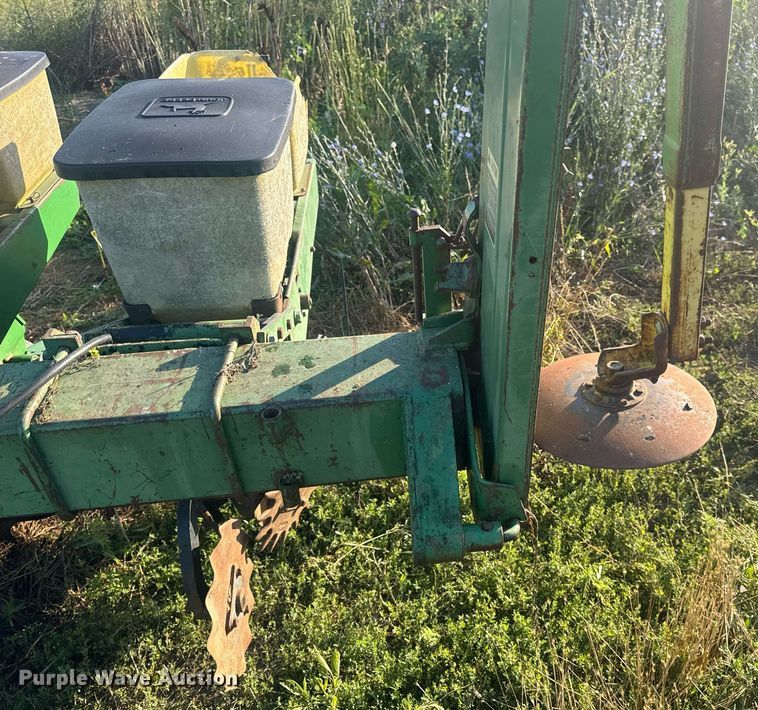 image for item EN4612 John Deere 7000 planter